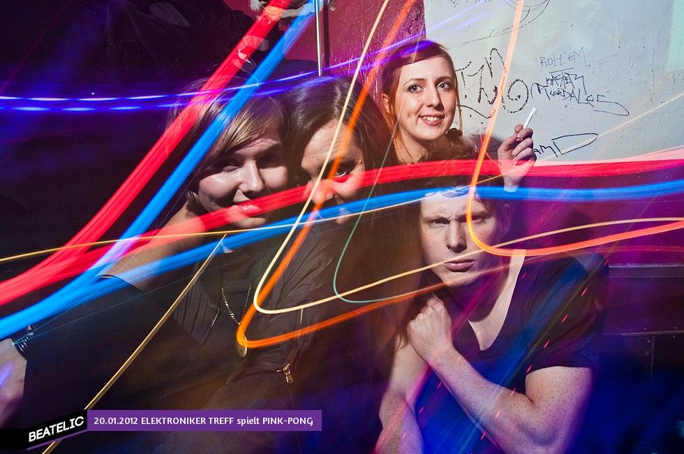 ELEKTRONIKER TREFF spielt PINK-PONG