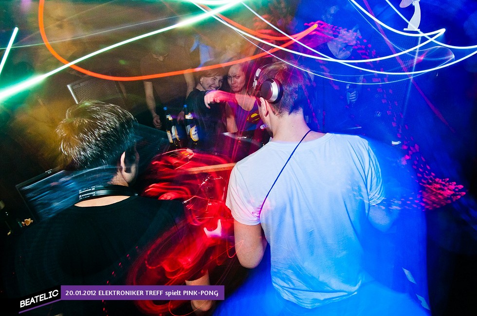 ELEKTRONIKER TREFF spielt PINK-PONG