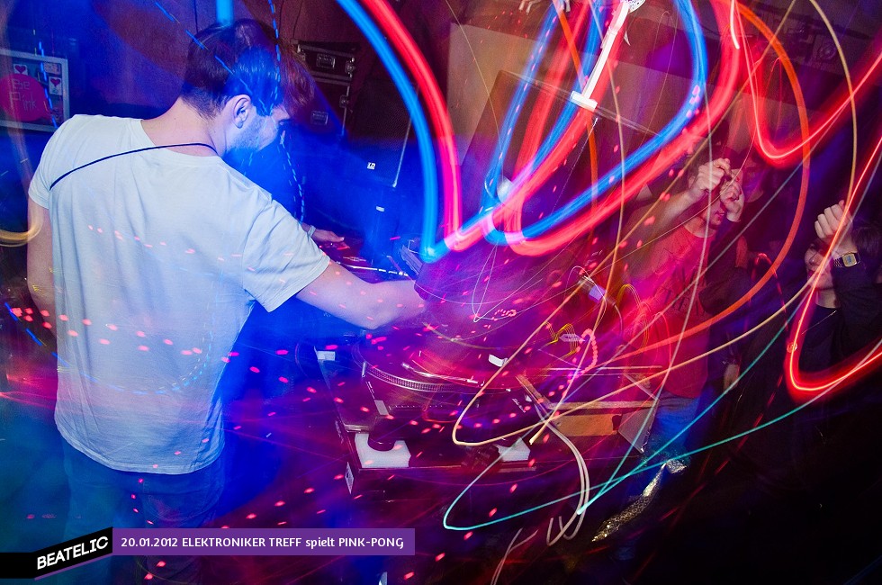 ELEKTRONIKER TREFF spielt PINK-PONG