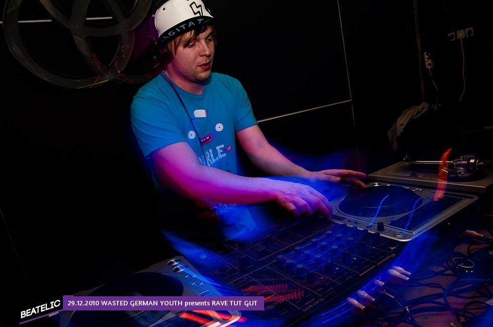 WASTED GERMAN YOUTH presents RAVE TUT GUT
