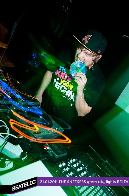THE SNEEKERS green city lights RELEASEPARTY 