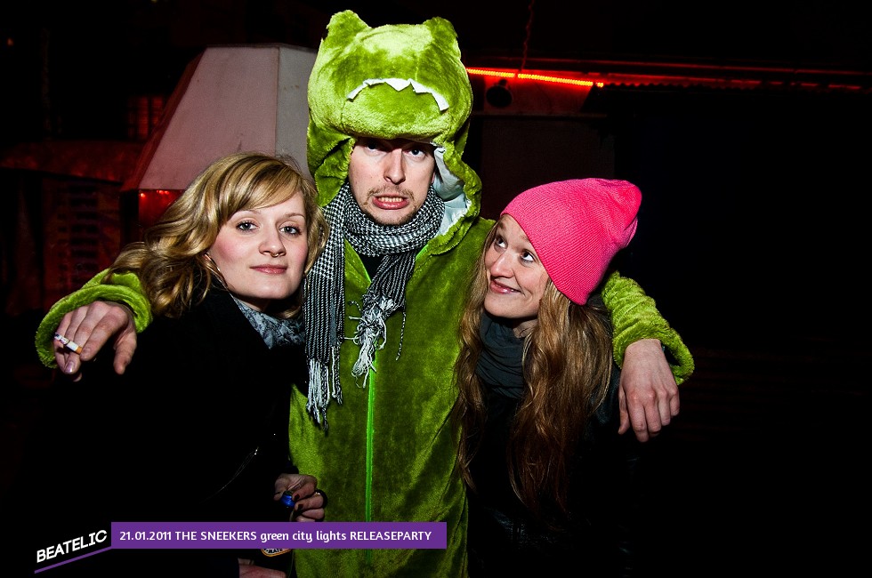 THE SNEEKERS green city lights RELEASEPARTY 