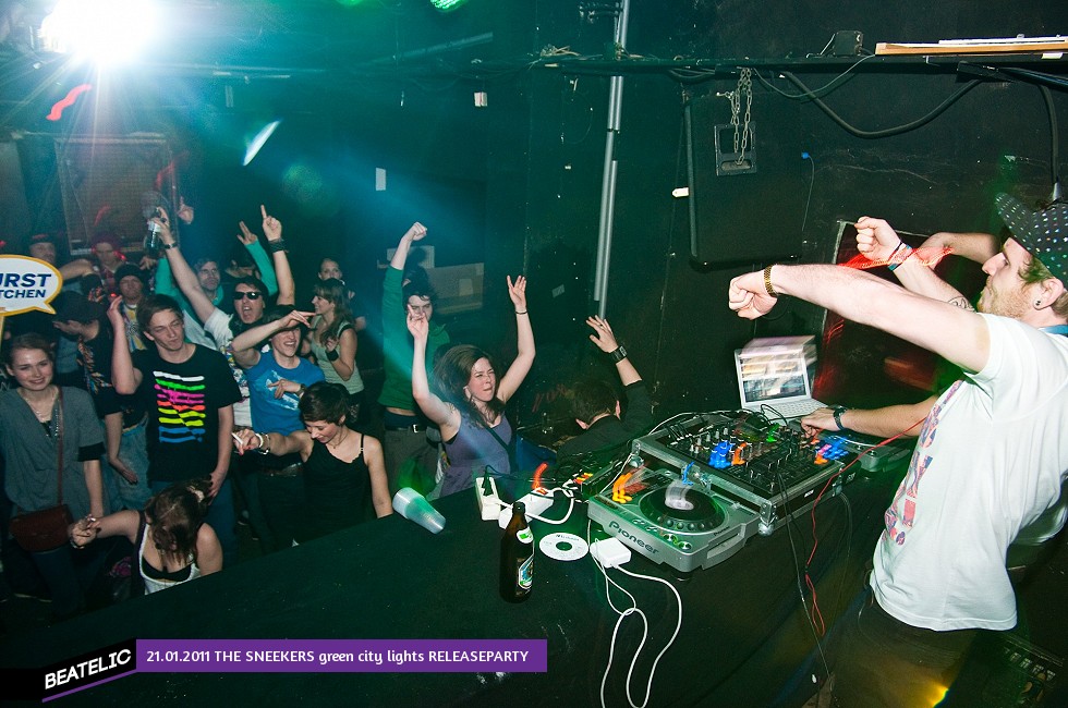 THE SNEEKERS green city lights RELEASEPARTY 
