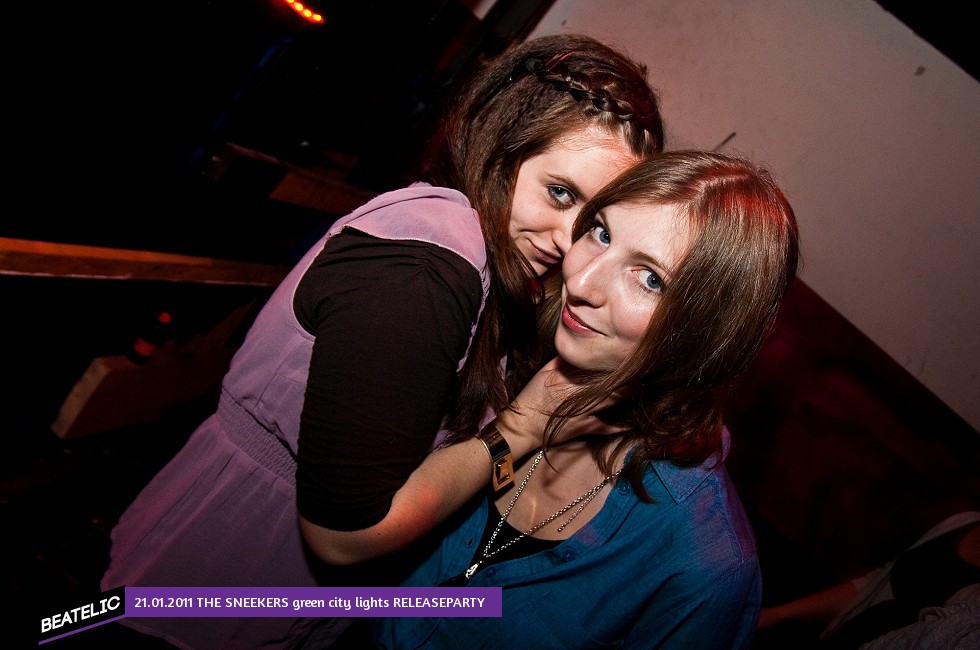 THE SNEEKERS green city lights RELEASEPARTY 