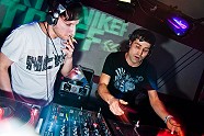 Go to image 11 for event ELEKTRONIKER TREFF spielt PINK-PONG