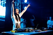 Go to image 24 for artist Steve Aoki