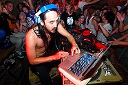 Go to image 76 for event Steve Aoki