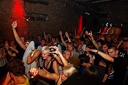 Go to image 29 for event Kavinsky
