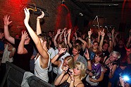 Go to image 36 for event Kavinsky