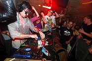 Go to image 59 for event Kavinsky