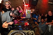 Go to image 31 for event Kavinsky