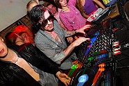 Go to image 33 for event Kavinsky